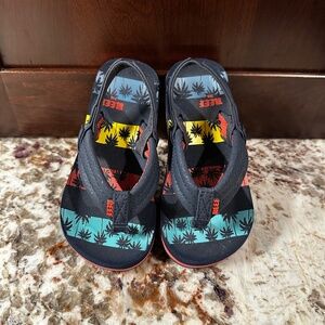 *GENTLY WORN* REEF Size 7/8 Little Ahi Sandals